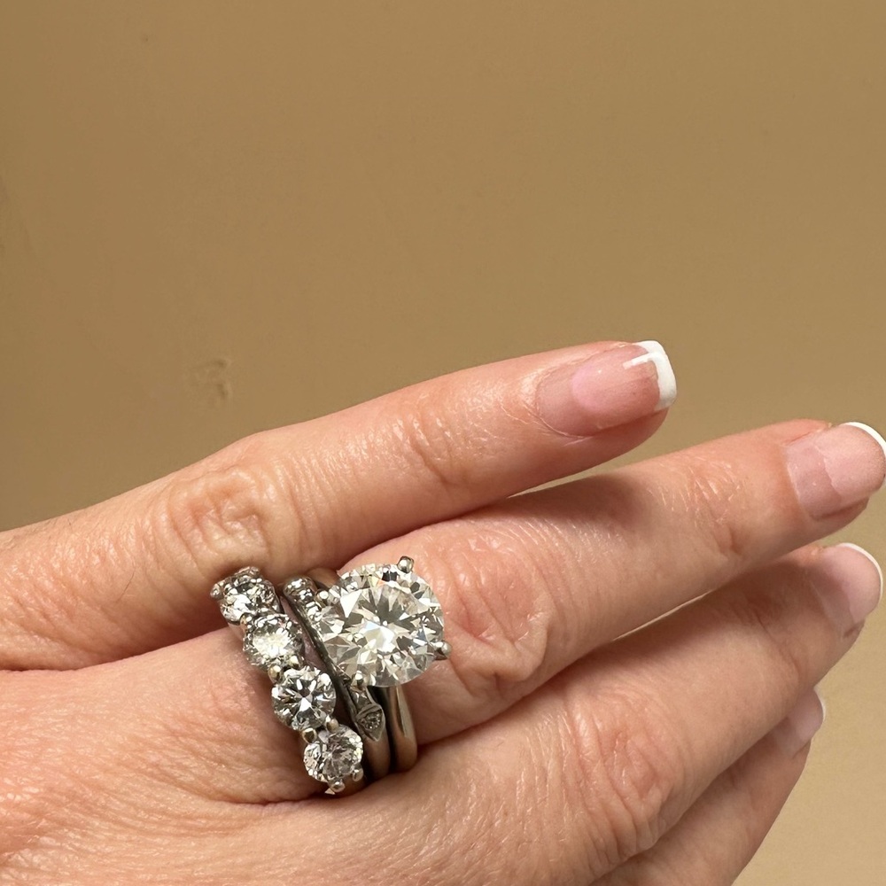 Elegant white gold Ring with 3 CT Lab Grown Diamond